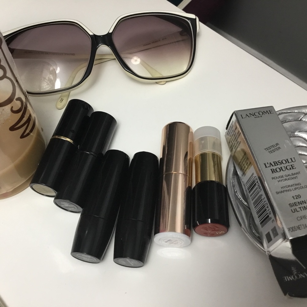 LANCOME L’Absolu Mademoiselle Shine in 368 Mademoiselle Smiles Lipstick